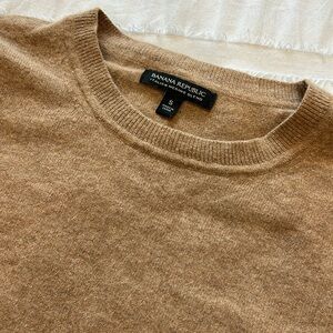 Banana Republic Women’s Tan Sweater